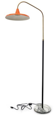 UNA LAMPADA DA TERRA, anni '50. Marmo, tubo di ferro verniciato, ottone,...