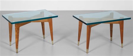 DUE TAVOLINI, anni '50. Legno di rovere, cristallo di forte spessore. Cm 38...