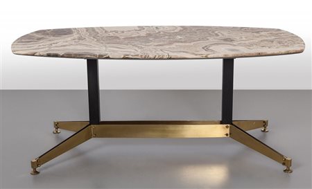 UN TAVOLINO, anni '50. Ferro verniciato, ottone, onice. Cm 42 (h) x 100 x 50.