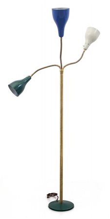 UNA LAMPADA DA TERRA, anni '50. Ottone, alluminio laccato. Altezza cm 200.