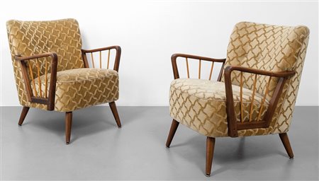 DUE POLTRONE, anni '60. Struttura in legno, braccioli e gambe in legno di...