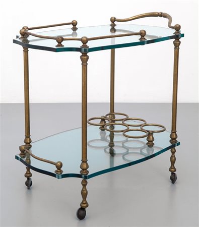UN CARRELLO, anni '50. Ottone, cristallo. Cm 72 (h) x 74 x 47.