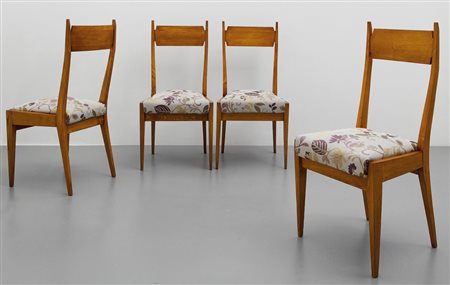 QUATTRO SEDIE, anni '50. Legno di rovere, sedile imbottito rivestito in...
