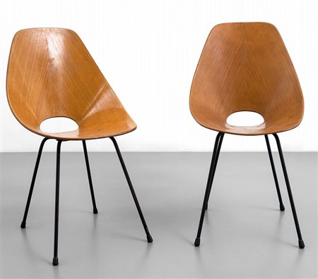 VITTORIO NOBILI Due sedie "Medea" per FRATELLI TAGLIABUE, 1955. Tondino di...