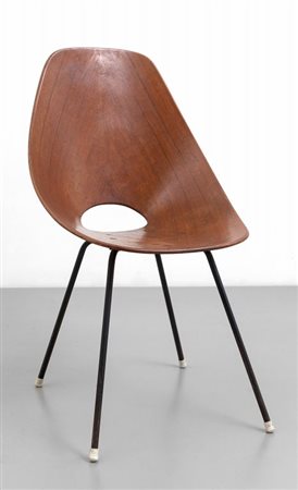 VITTORIO NOBILI Una sedia "Medea" per FRATELLI TAGLIABUE, 1955. Tondino di...