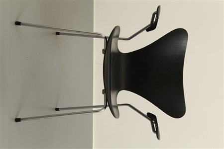 ARNE JACOBSENUna poltroncina della serie "Ant chair" per FRITZ HANSEN, 1956....