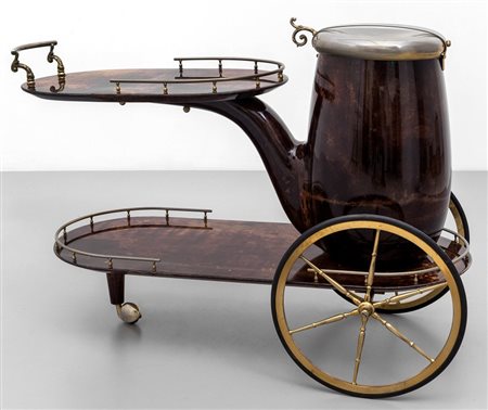 ALDO TURA Un carrello-bar, anni '60. Legno rivestito in pergamena tinta...