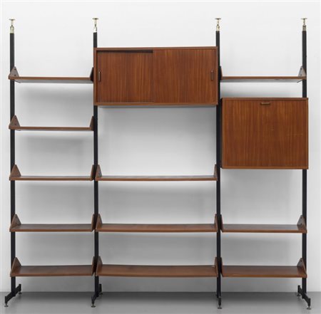 UNA LIBRERIA, anni '60. Ferro verniciato, ottone, legno impiallacciato in...
