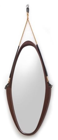 Uno specchio da parete, anni '60. Legno di teak, cristallo argentato. Cm 86 x...