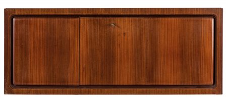 UNA CREDENZA PENSILE, anni '60. Legno impiallacciato in palissandro con...