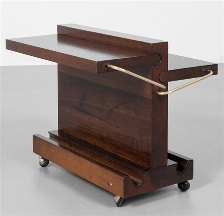 UN TAVOLINO AD ASSETTO VARIABILE, trasformabile in porta riviste, mobile su...