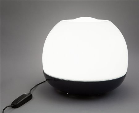 LEONARDO FERRARI, FRANCO MAZZUCCHLLI TARTAGLINOUna lampada da tavolo "Platea"...