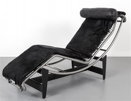 PIERRE JANNERET, CHARLOTTE PERRIANDUna chaise-longue a inclinazione variabile...