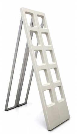 L & O DESIGNUna scala pieghevole "Scaleo" per VELCA, anni '70. Resina Abs,...