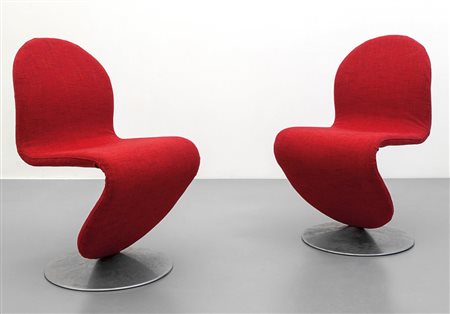 VERNER PANTON Due sedie modello "A" per FRITZ HANSEN, 1974. Alluminio...