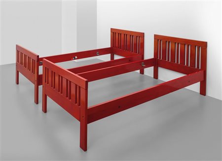 ETTORE SOTTSASS Una coppia di letti per POLTRONOVA, 1963.Legno laccato....