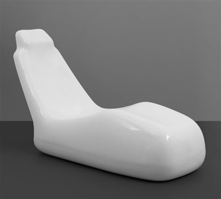 ALBERTO ROSSELLI Una poltrona a sdraio "Moby Dick" per SAPORITI, 1969. Resina...
