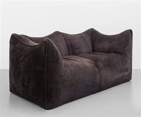 MARIO BELLINI Un divano "Le Bambole" per B&BITALIA, 1972. Struttura interna...