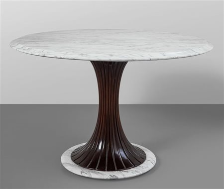 UN TAVOLO, anni '50. Legno di palissandro, marmo di Carrara. Altezza cm 78,...