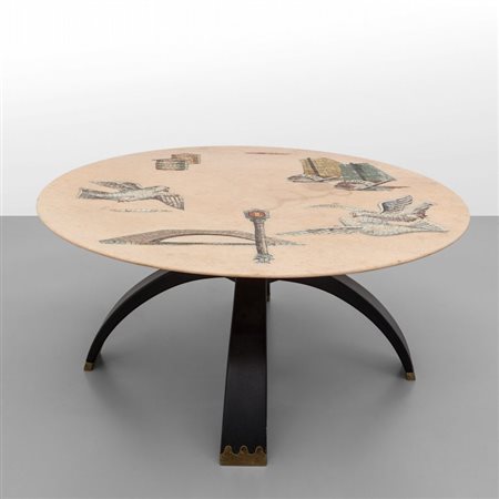 OSVALDO BORSANI Un tavolino, esecuzione ATELIER DI VAREDO, anni '40. Legno...