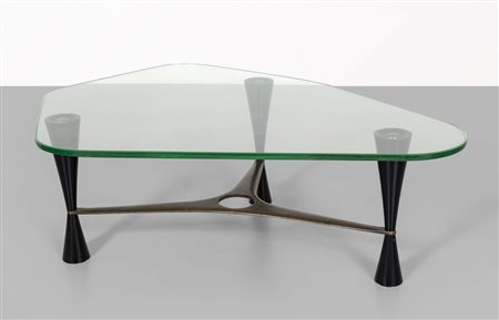 EDWARD WORMLEYUn tavolino, produzione DUNBAR, anni '50. Legno tornito tinto...