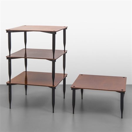 VICO MAGISTRETTI Un insieme di quattro tavolini sovrapponibili, produzione...