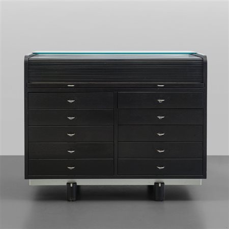 GIANFRANCO FRATTINI Una scrivania per BERNINI, anni '60. Legno laccato,...