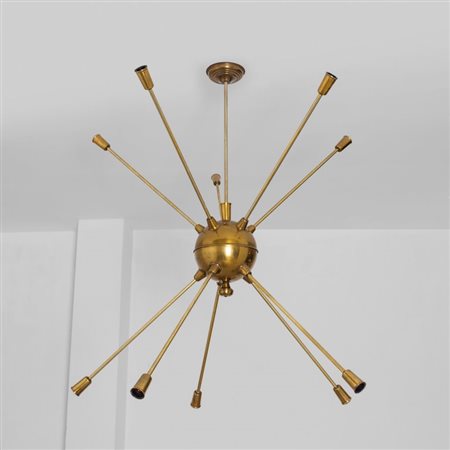 UNA LAMPADA A SOSPENSIONE, anni '50. Ottone. Altezza cm 100, diametro cm 90.A...