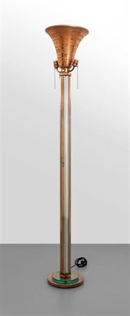 UNA LAMPADA DA TERRA, anni '30. Cristallo molato, rame. Altezza cm 185A FLOOR...