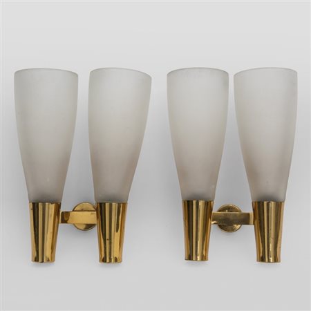 FONTANA ARTEDue lampade a parete, circa 1956 . Ottone, vetro satinato....