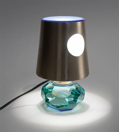 FONTANA ARTE Una lampada da tavolo "2228", circa 1963. Cristallo sfaccettato...