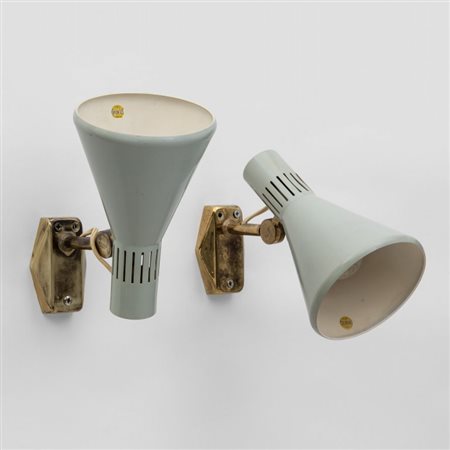 STILNOVO Due lampade a parete, anni '50. Ottone, alluminio laccato.Marchio...