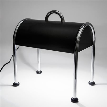 ETTORE SOTTSASS Una lampada da tavolo "Valigia" per STILNOVO, 1977. Tubo di...