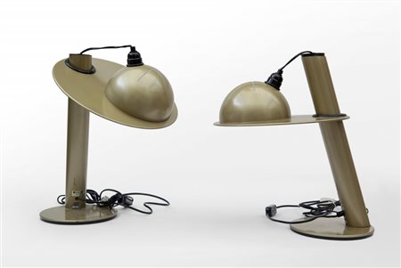 STILNOVO Due lampade da tavolo, anni '70. Lamierino verniciato. Etichetta...