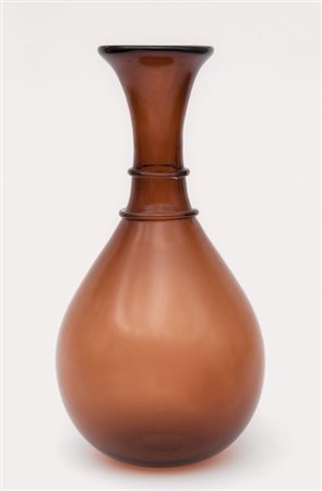 PAOLO VENINI Un vaso in vetro soffiato, circa 1952, modello 1522 del catalogo...