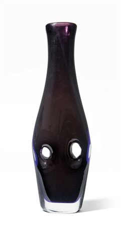 FULVIO BIANCONI, VENINI Un vaso della serie "Forati", modello 4520, circa...