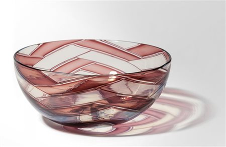 ERCOLE BAROVIER, BAROVIER & TOSO Una coppa "a spina", 1958. Altezza cm 9,...