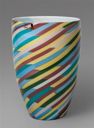 LAURA DIAZ DE SANTILLANA, VENINIUn vaso "Klee", 1982. Marca incisa "venini...