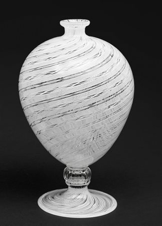 PAOLO VENINI Un vaso "Veronese" in vetro zanfirico, circa 1950. Marcato...