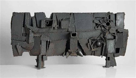 ARNALDO POMODORO Marciano di Romagna 1926 PERSONAGGIO CON ECO, 1955 ferro, cm...