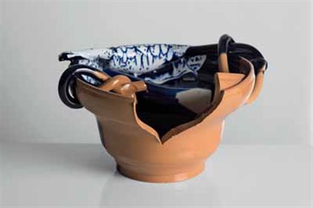 ANTONIO RECALCATI Bresso, Milano 1938 VASO N. 587, 1990 terracotta, cm...