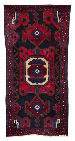 Tappeto a fondo nero decorato a motivi geometrici nei toni del rosso,...