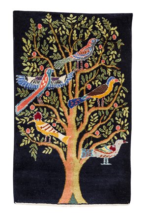 Lotto di tre tappeti, cm 90x62, cm 92x63 e cm 83x50