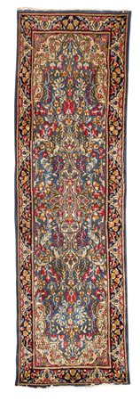 Guida a fondo beige decorata a motivi floreali nei toni del rosso, nero e...