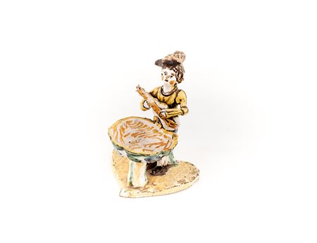 Saliera in maiolica policroma raffigurante figura di suonatore, Cerreto XVIII...