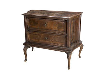 Coppia di piccoli cassettoni in legno di noce assemblati con elementi...