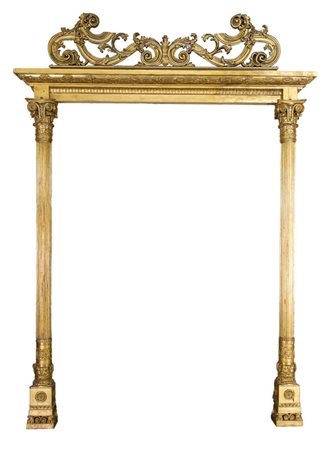 Portale in legno intagliato e dorato composto da due colonne a tutto tondo...