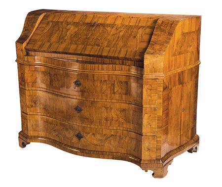 Cassettone a ribalta, Bologna XVIII secolo. Lastronata in in legno di noce e...