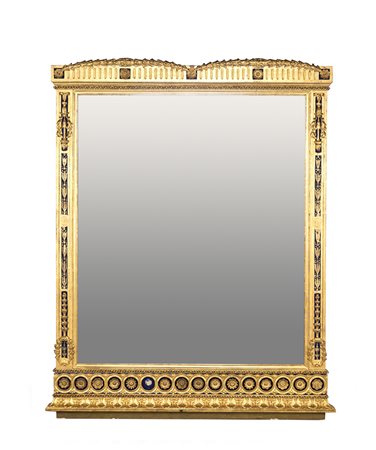 Specchiera in legno dorato e dipinto, "en suite" con la console descritta al...