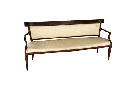 Divano in legno laccato rosso pompeiano con decorazione a palmette delineate...